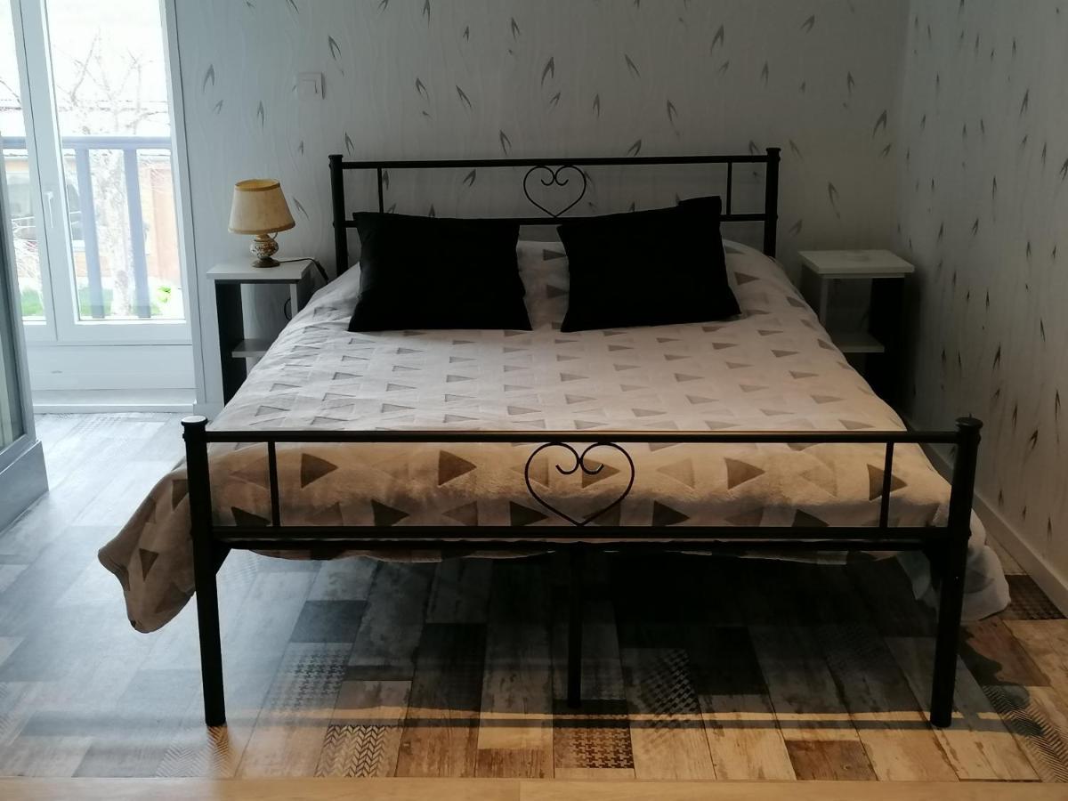 Chambre D'Hotes Bleigny-le-Carreau Zewnętrze zdjęcie